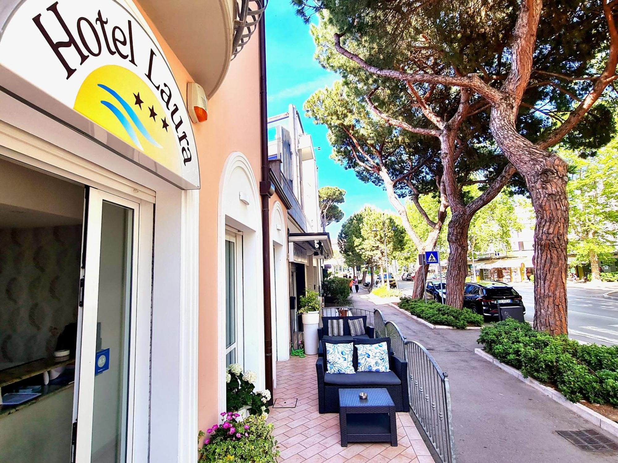 Hotel Laura Cesenatico Exterior photo